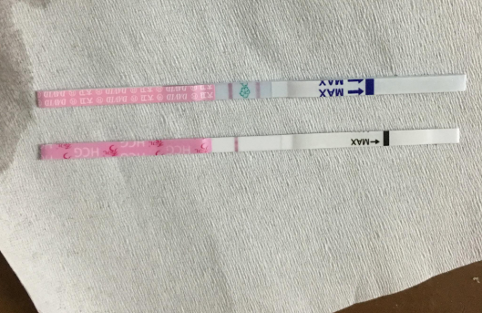 排卵试纸早上七点用晨尿测出弱阳下午没有了怎么回事？