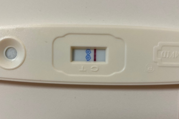 试管移植囊胚14天后验孕棒还是白板验血会发生奇迹吗？